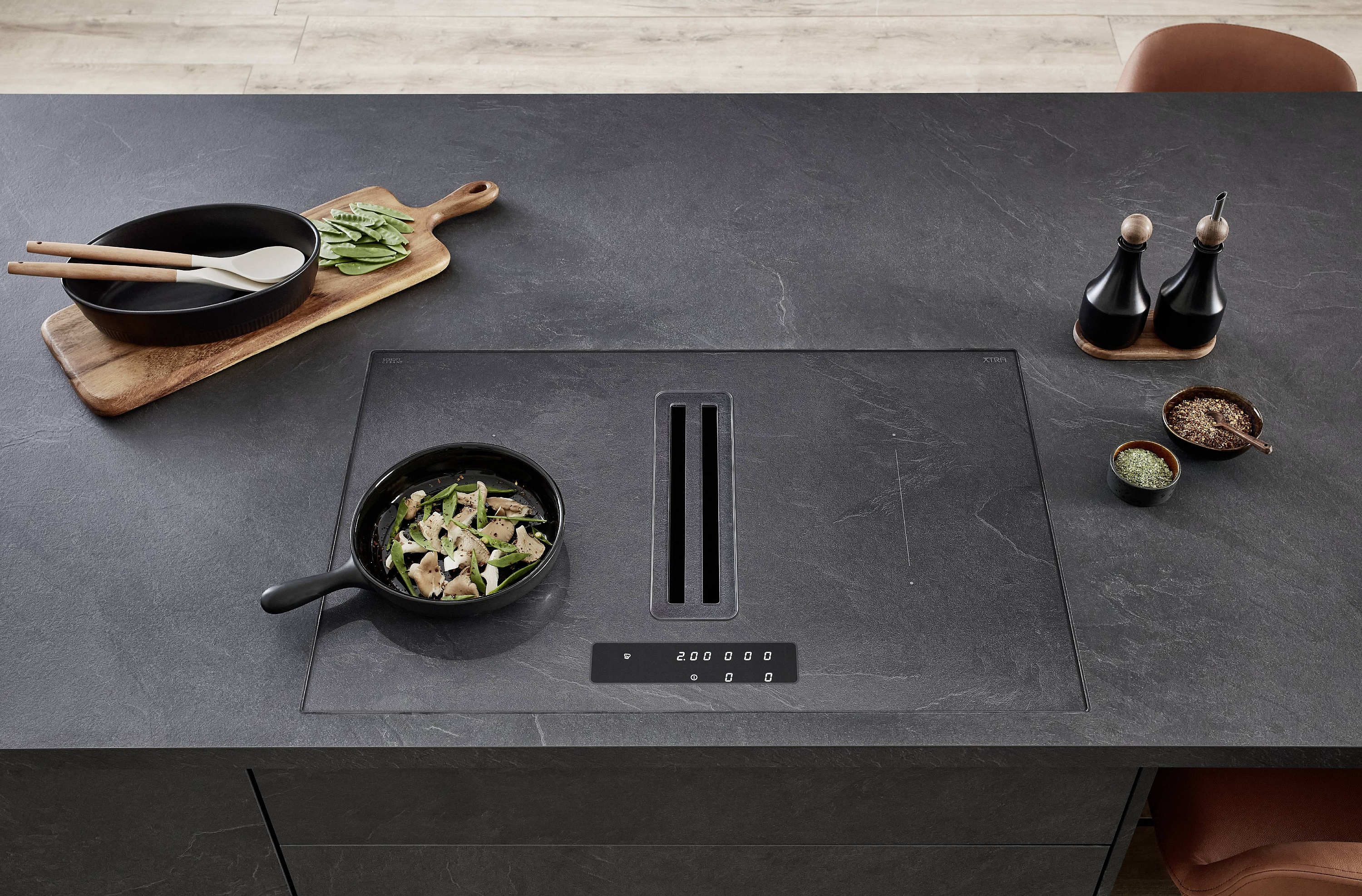 nobilia StoneArt Grauschiefer-Nachbildung Flächenbündig integriertes Kochfeld in Grauschiefer mit integriertem Dunstabzug