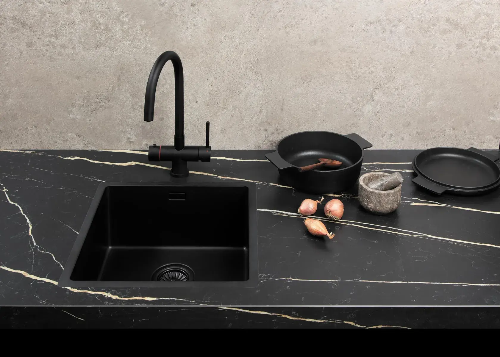 Dekker Evora-Ceramics-black APL