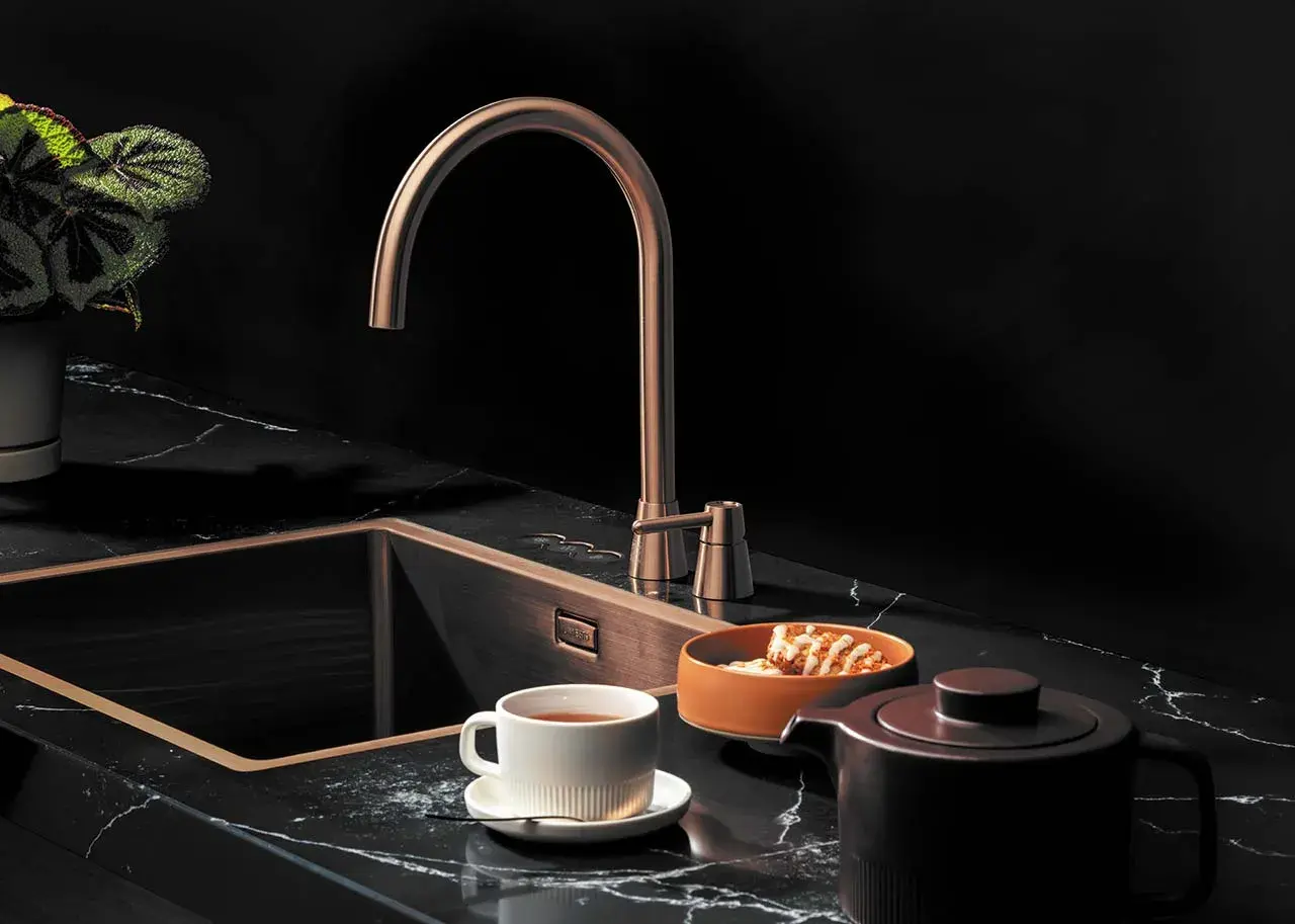 Dekker_Evora-Qstone-Sphere-Selsiuz-Cone-Counter-Copper-liggend